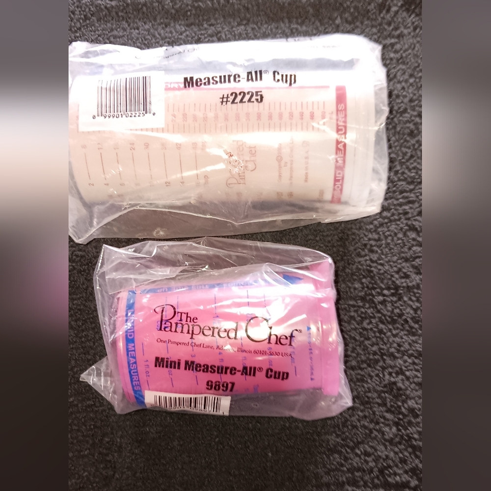 The Pampered Chef White and Pink Measure-All Cups